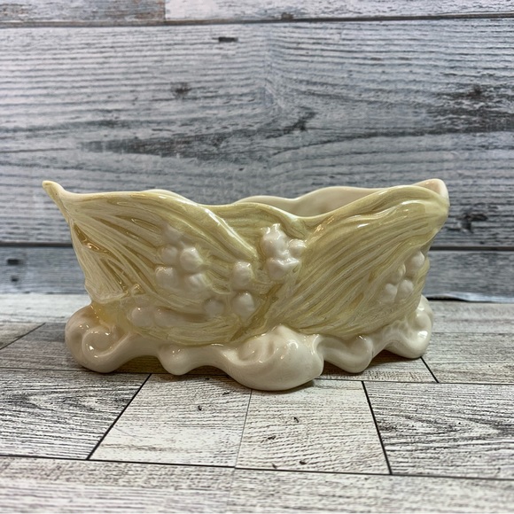 Belleek Lily of the Valley Plateau Cobb Lustre Cream & Yellow. - Picture 3 of 9